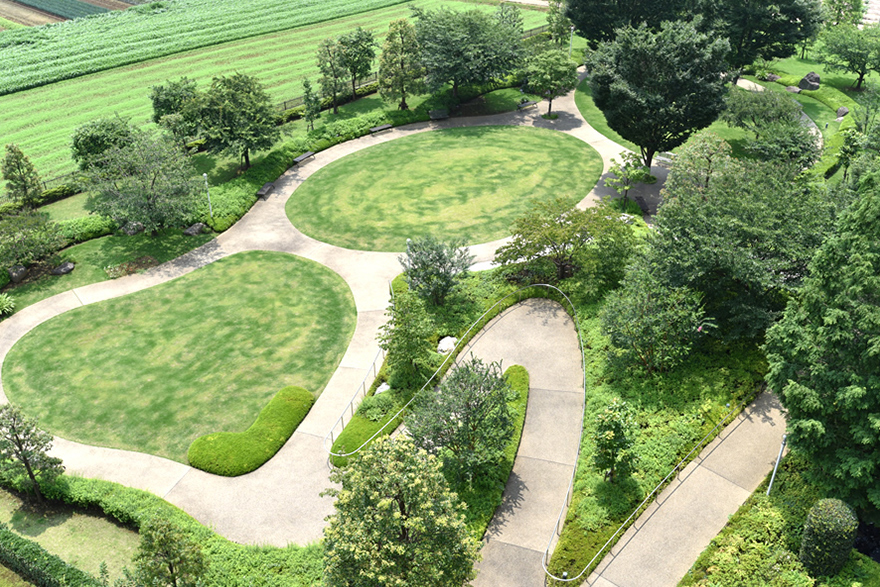 ロイヤル館庭園 全景